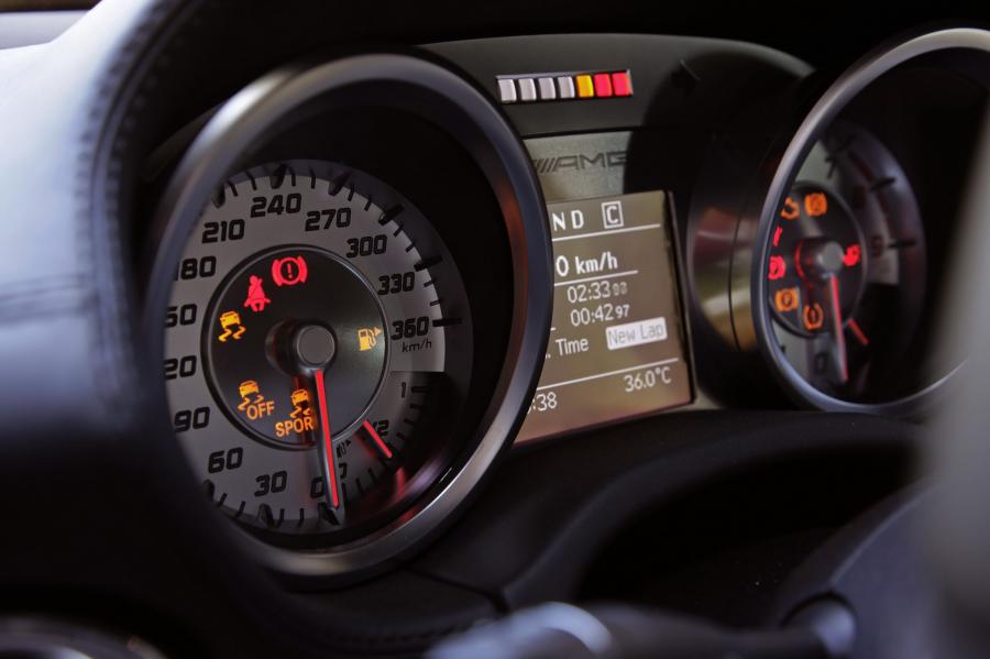  Mercedes-Benz SLS AMG 2010 года  (фото 143 из 526)